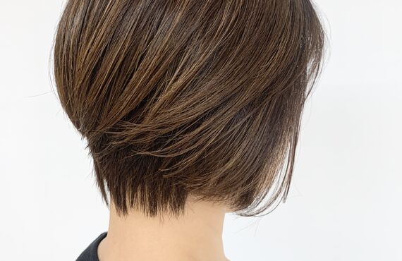 グレイヘアカラーをご提案している美容室